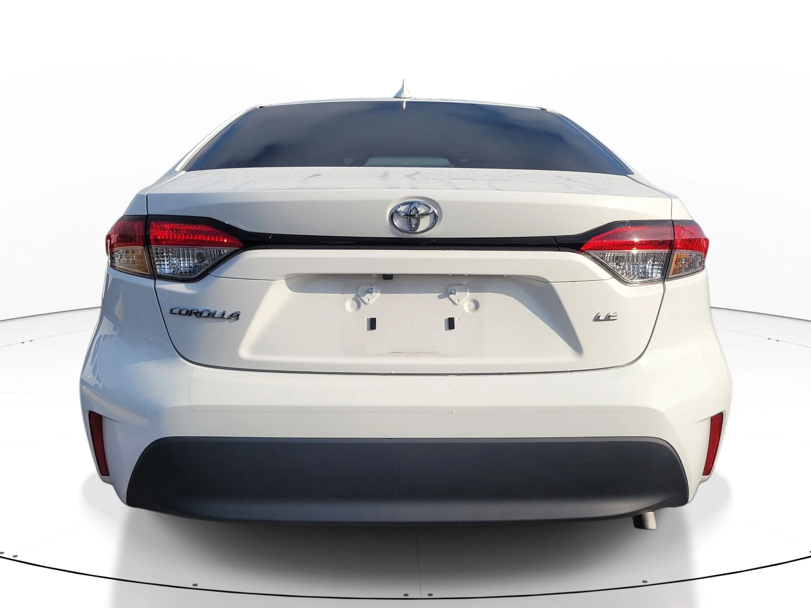 Used 2025 Ice Toyota LE image 5
