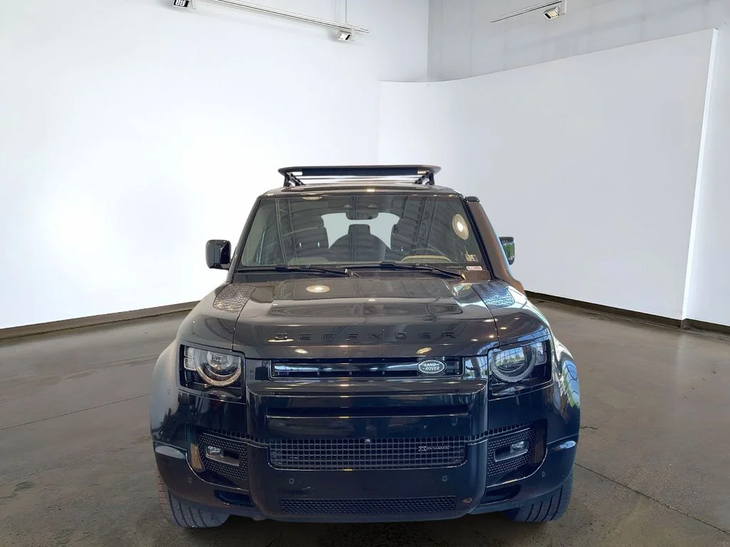 Used 2022 Santorini Black Metallic Land Rover X-Dynamic HSE image 2