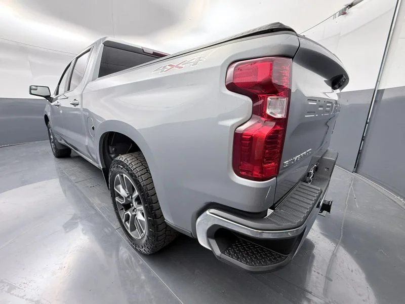Used 2024  Chevrolet LT Pickup 4D 5 3/4 ft image 6