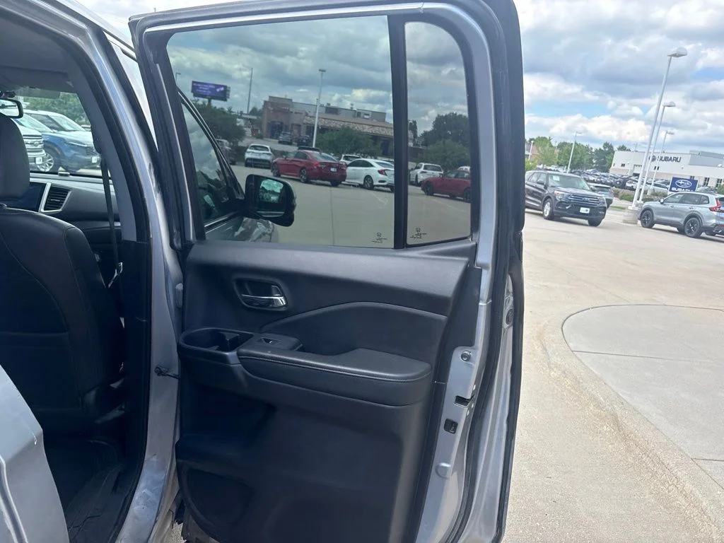 Used 2017 Silver Honda RTL-T image 29