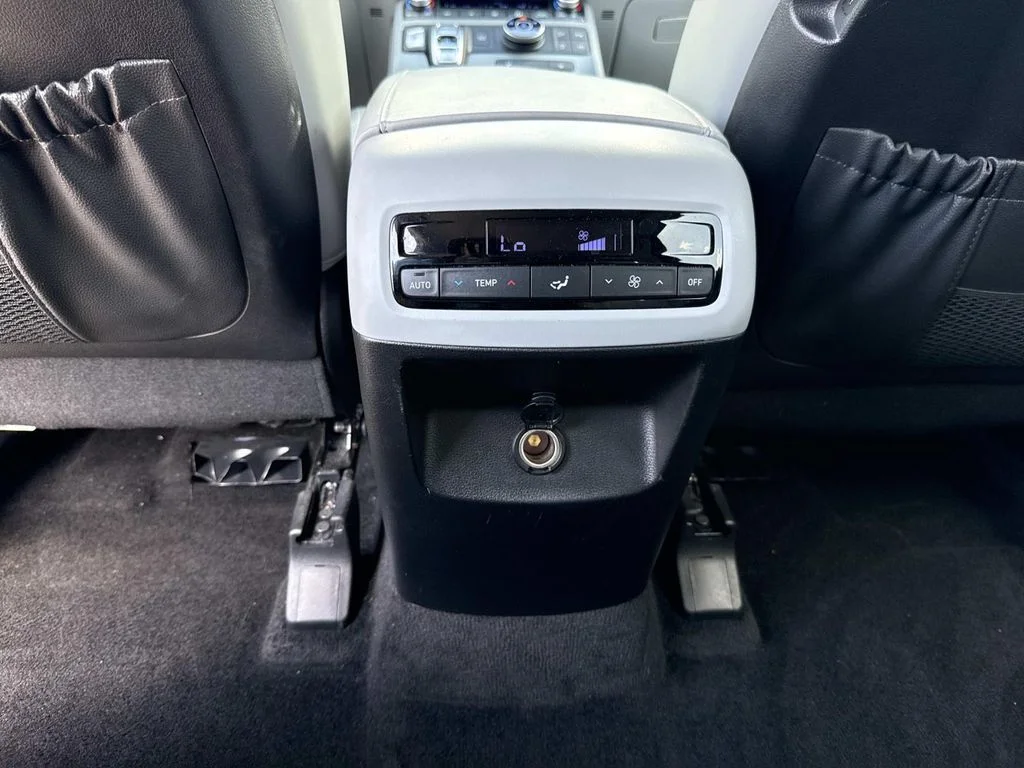 Used 2023 Black Hyundai SEL image 21