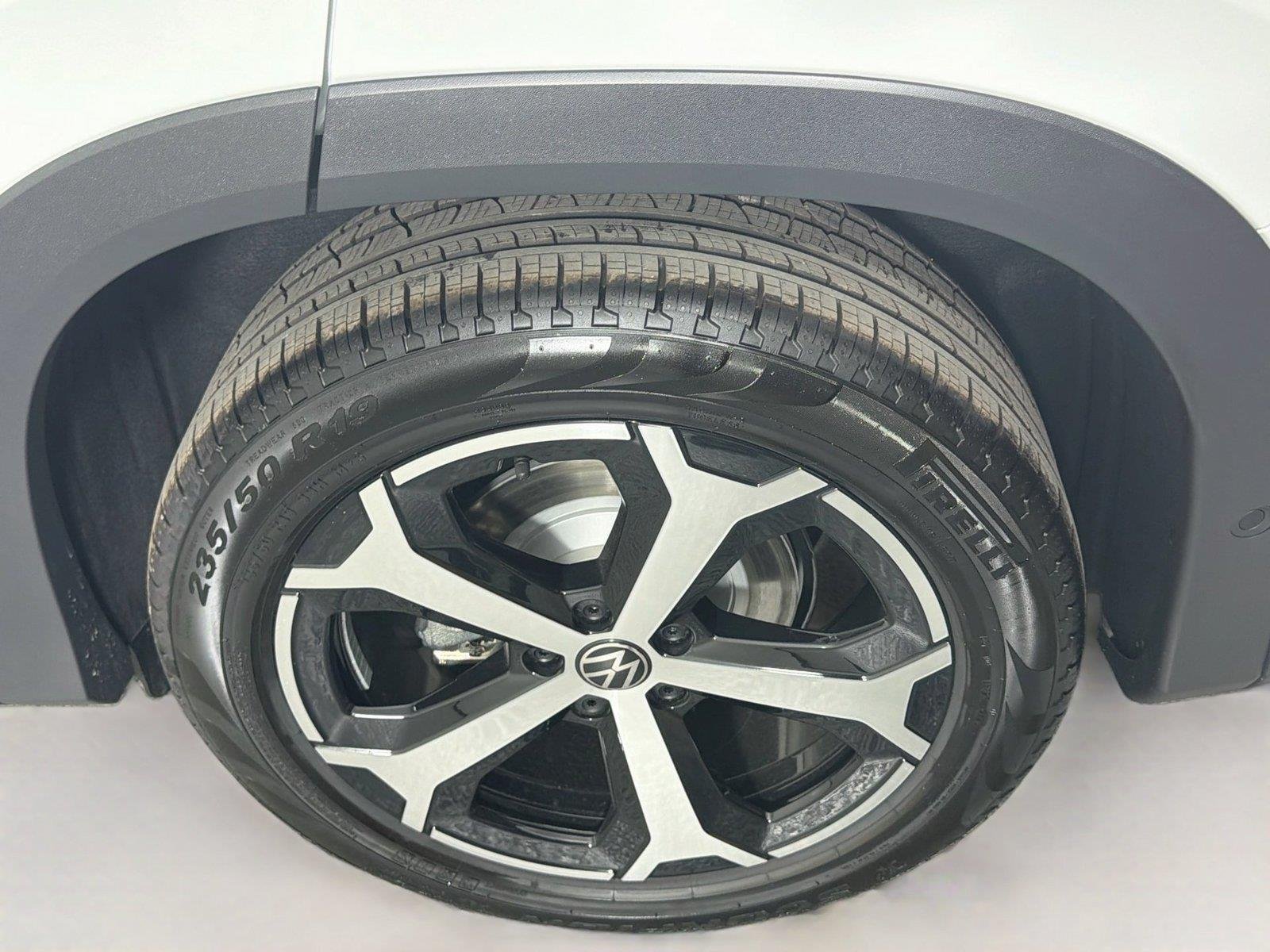 New 2026 Pure White Volkswagen SE image 29