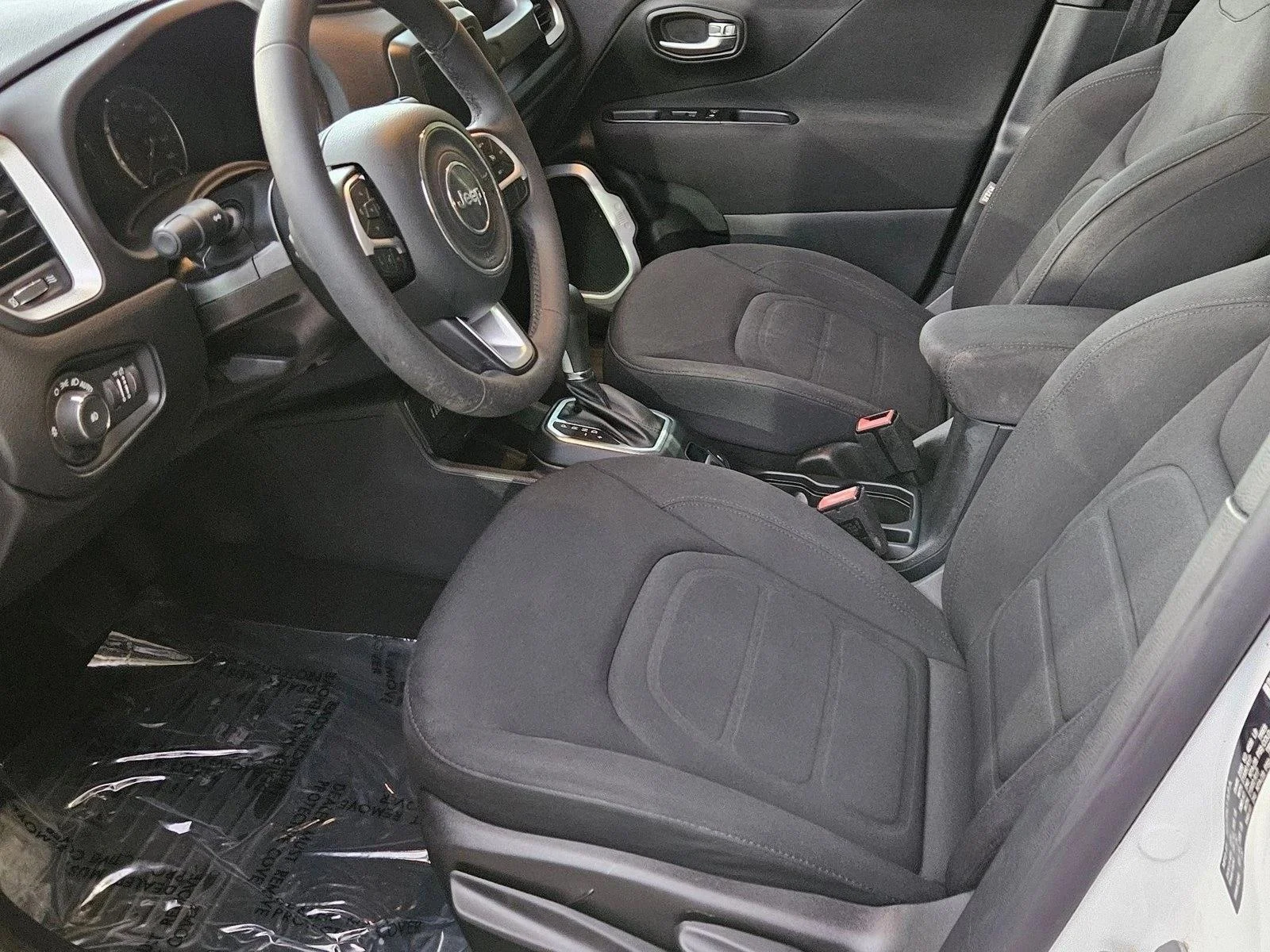 Used 2019 Alpine White Clearcoat Jeep Latitude image 15
