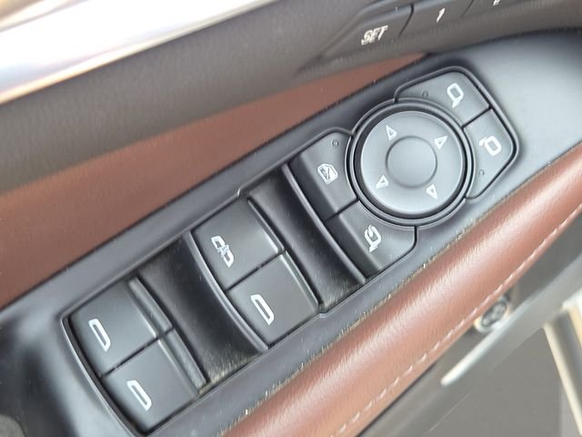 Used 2018 White Frost Buick Avenir image 23
