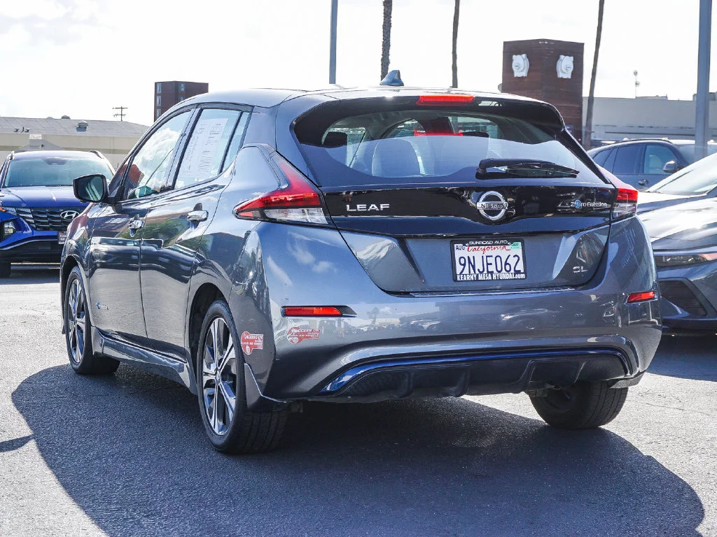 Used 2018 Gray Nissan SL image 5