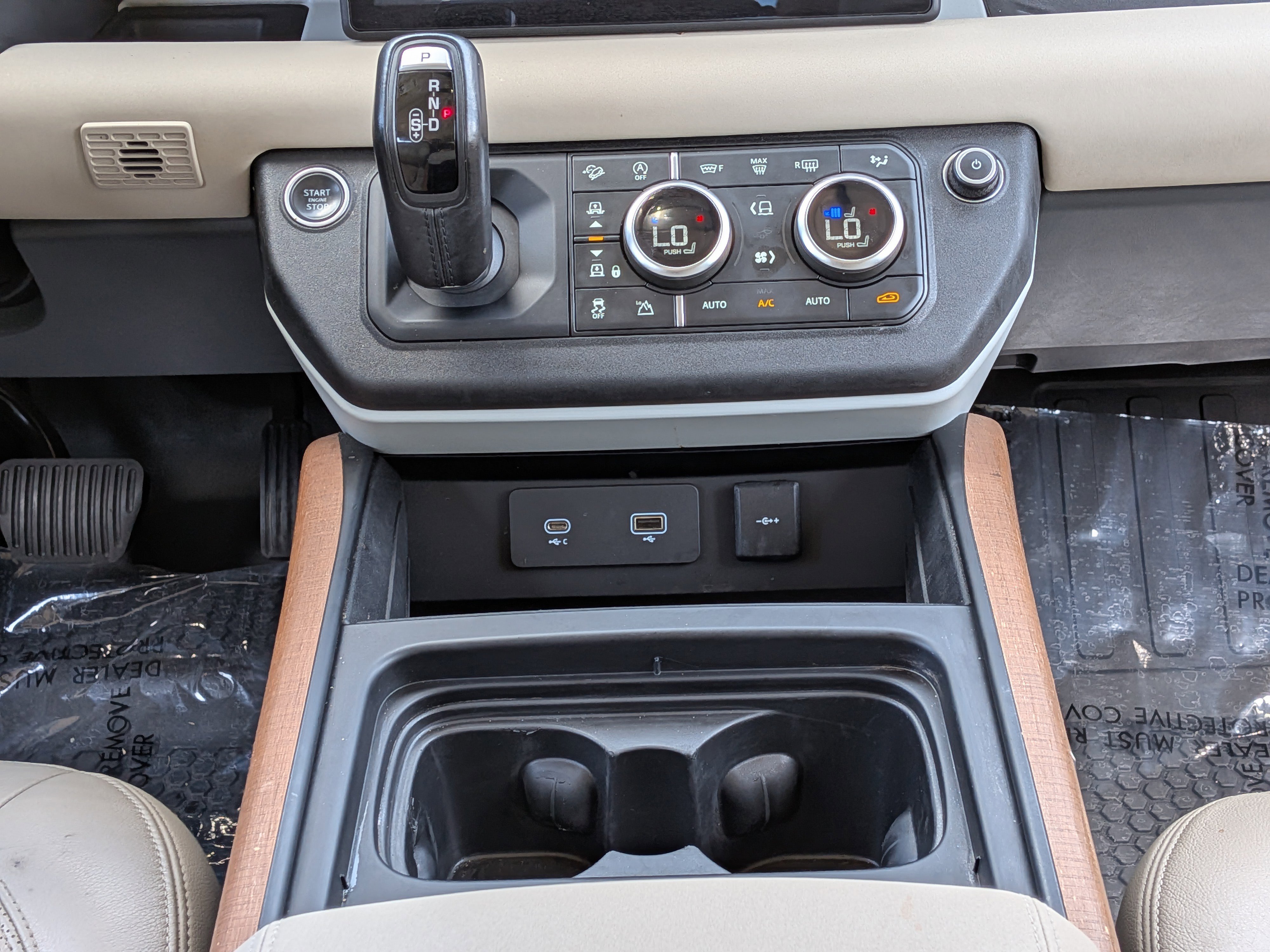 Used 2022 Santorini Black Metallic Land Rover SE image 20