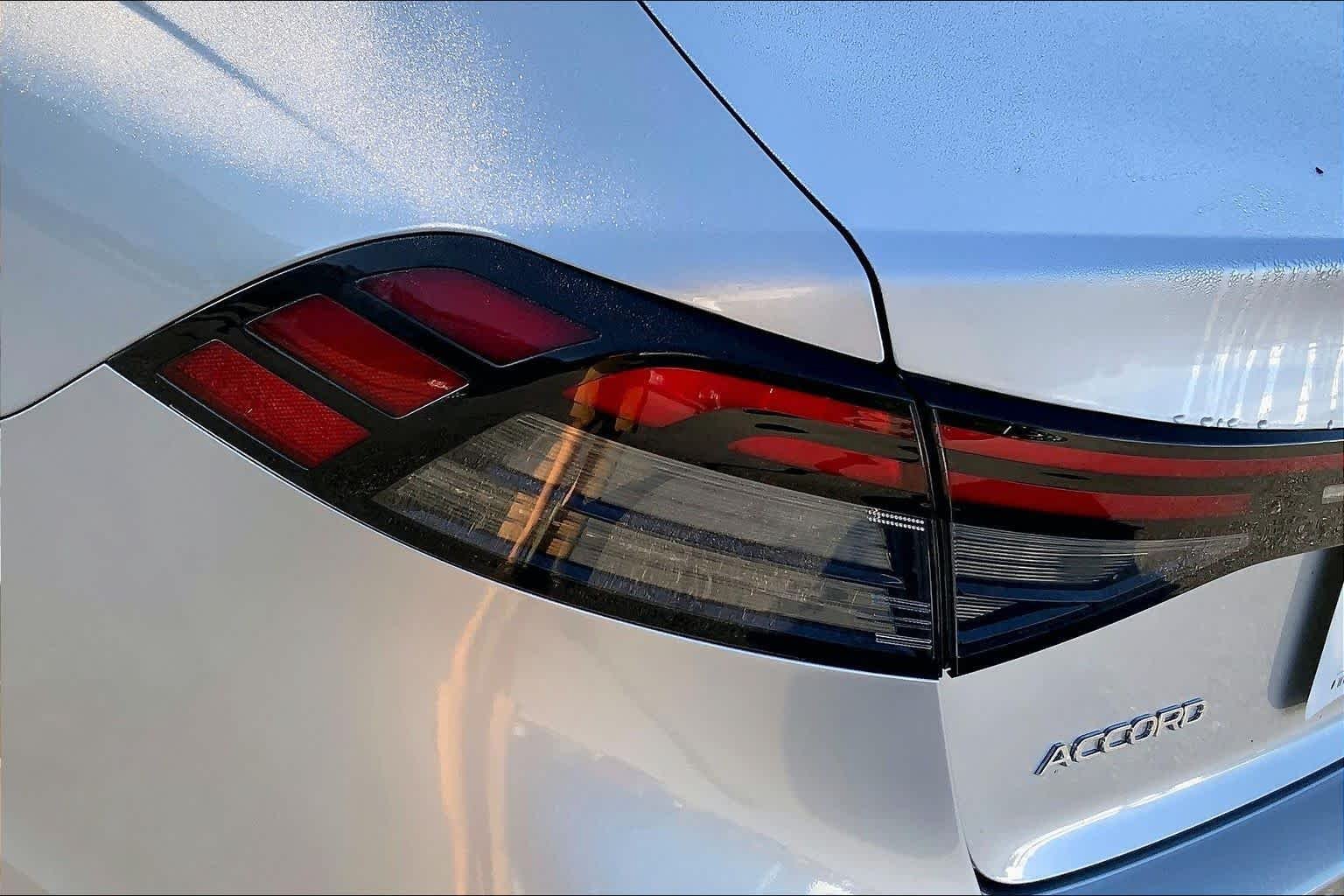 Used 2025 Solar Silver Metallic Honda SE image 27