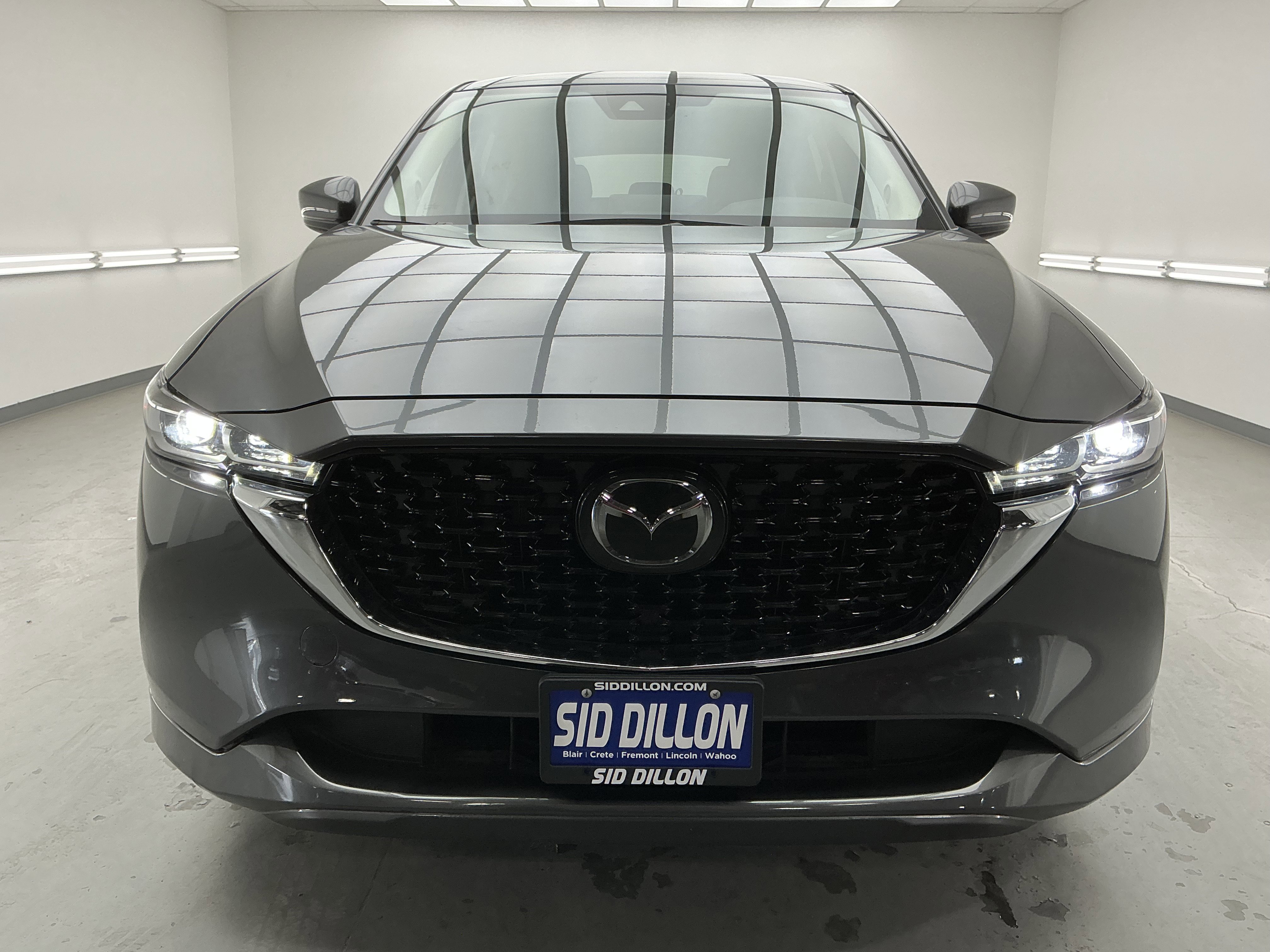 View vehicle photo 2