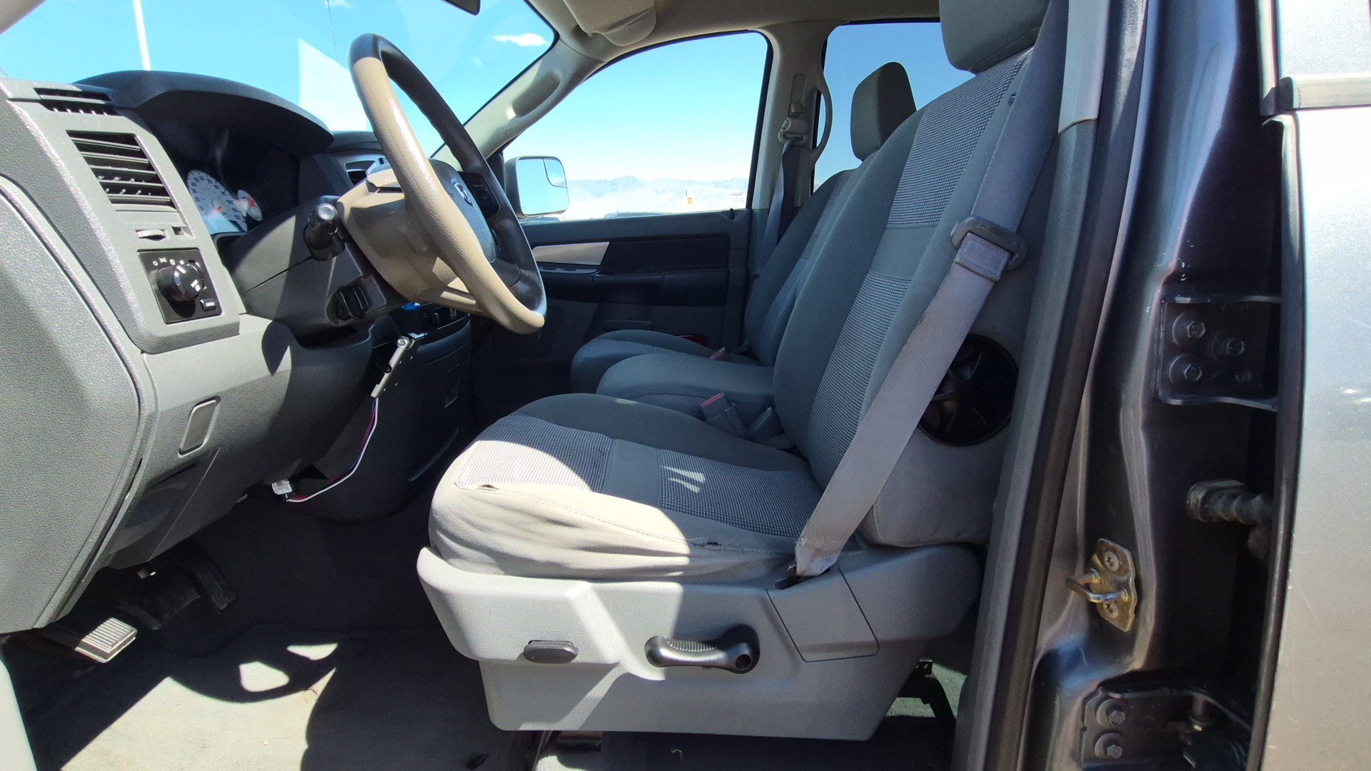 Used 2007 Mineral Gray Metallic Dodge SLT image 14