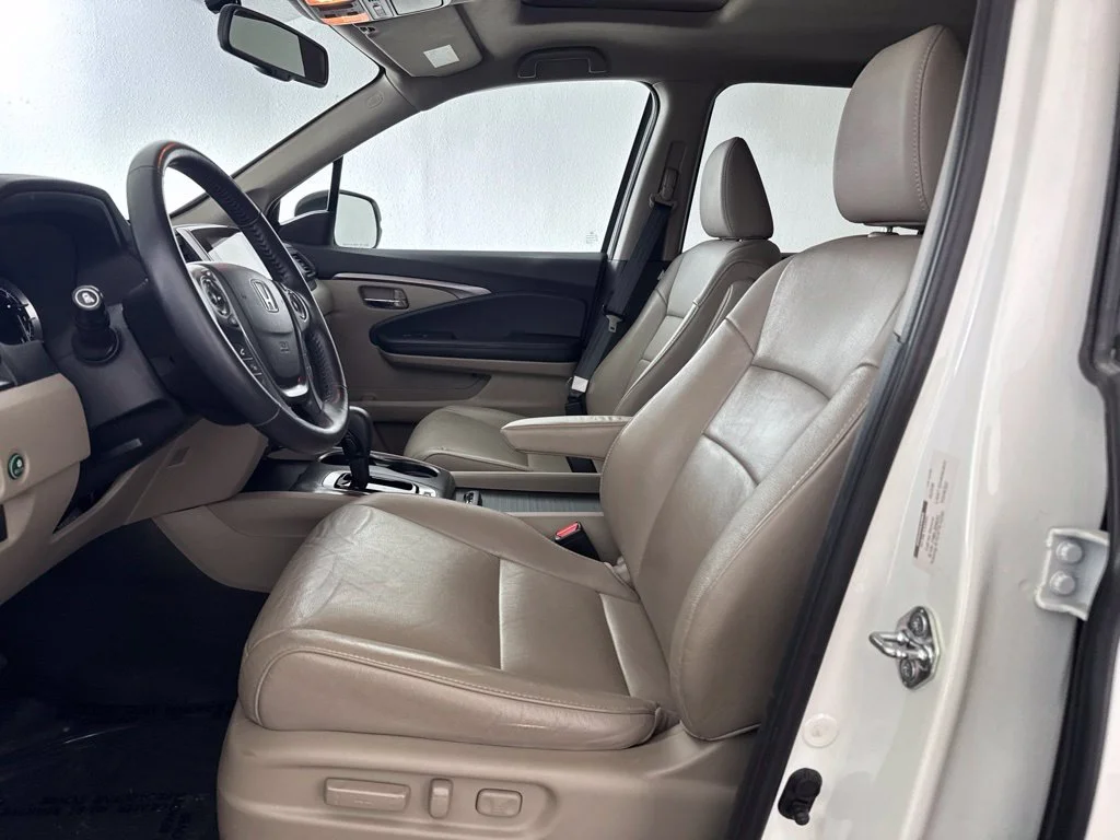 Used 2017 White Honda EX-L image 37