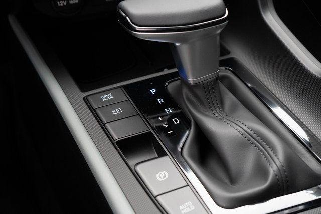 2025 Hyundai Elantra Limited - Photo 22