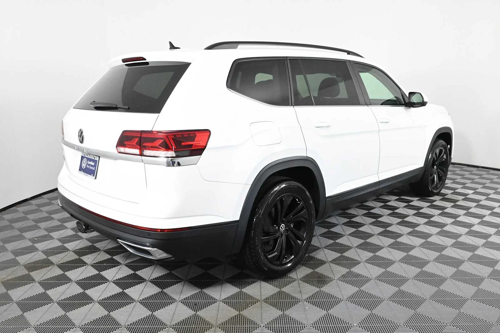 Certified Used 2022 Pure White Volkswagen 3.6L V6 SE w/Technology image 6