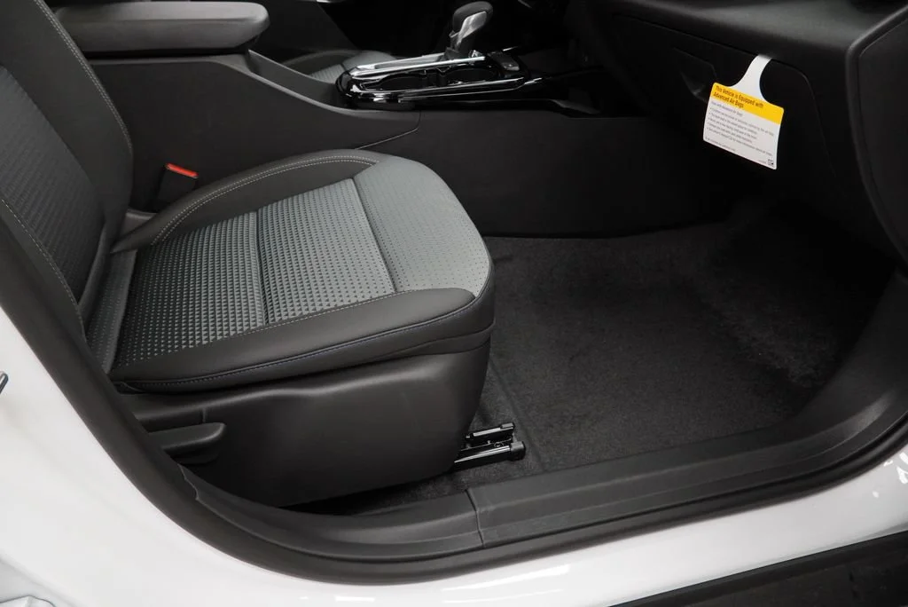 New 2026 Summit White Chevrolet LT image 31