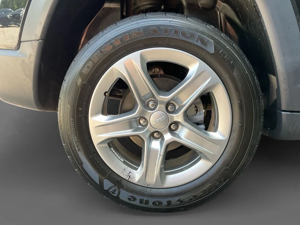 Used 2024 Black Jeep Latitude image 10