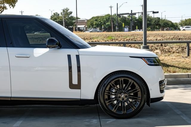 Used 2022 Fuji White Land Rover SE image 10