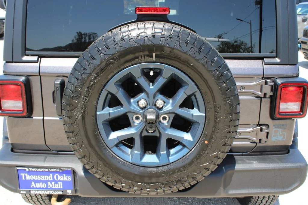 New 2026 Granite Crystal Metallic Clearcoat Jeep 85th Anniversary Edition image 9