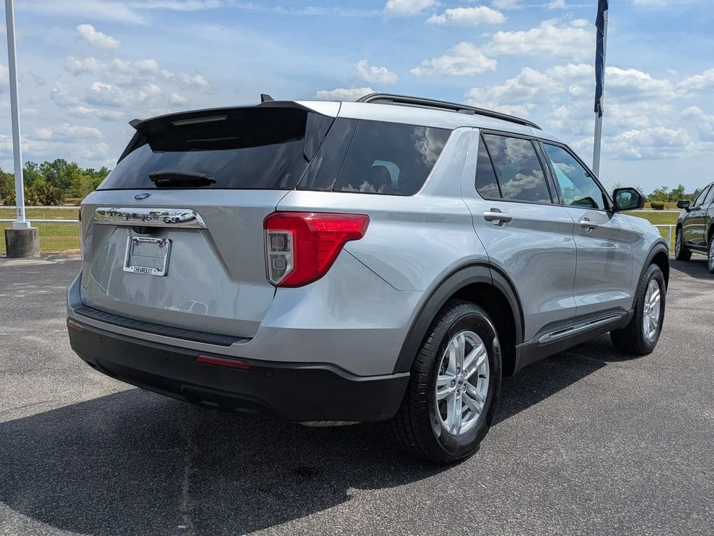 Used 2023 Silver Ford XLT image 5