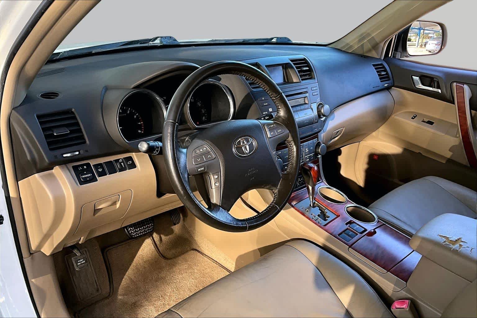 Used 2009 Blizzard Pearl Toyota Limited image 17