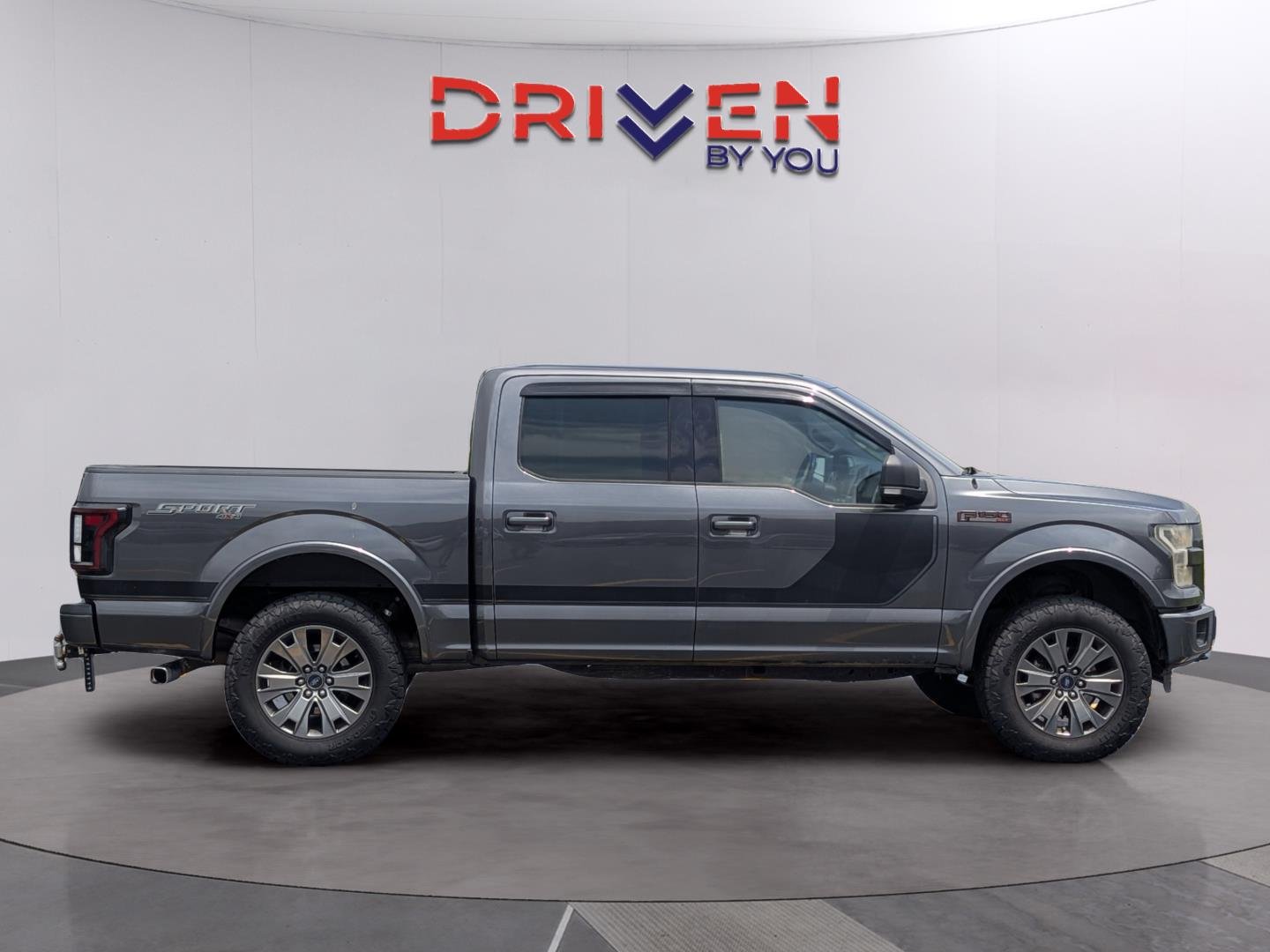 Used 2016 Magnetic Metallic Ford XLT image 6