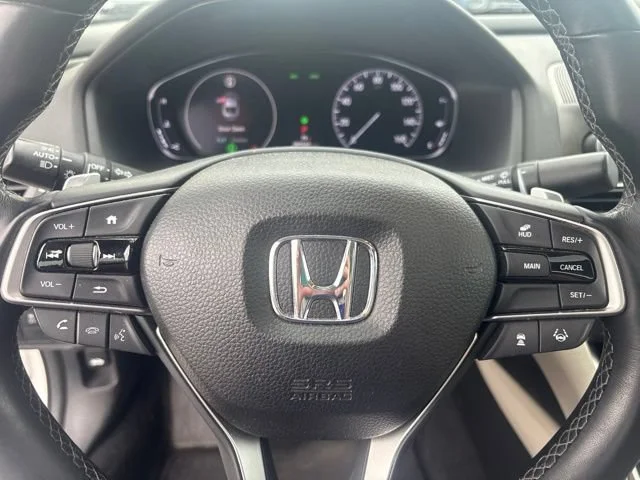 Used 2018 White Honda Touring 2.0T image 9