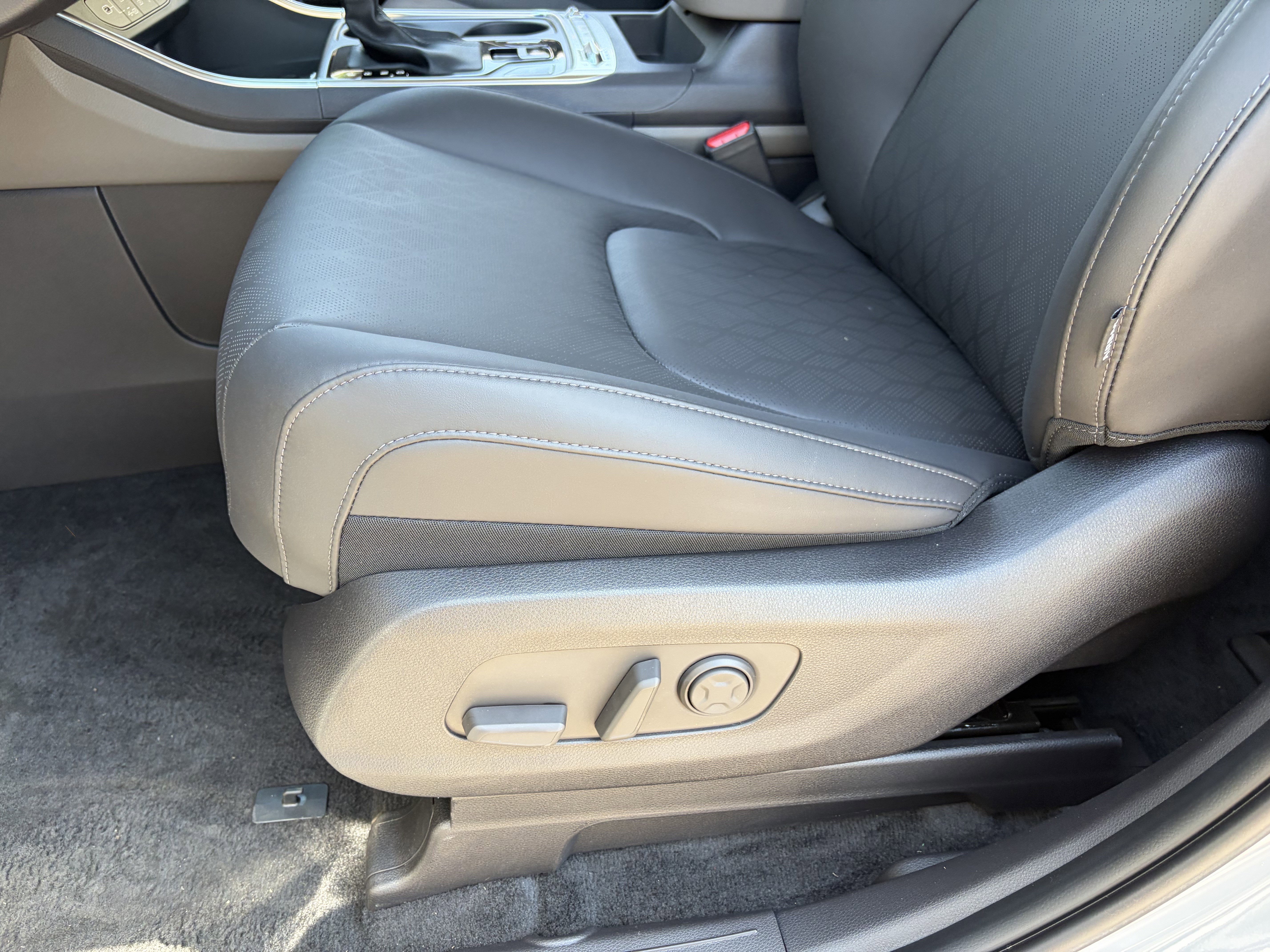 New 2026 Ceramic Silver Kia SX image 19