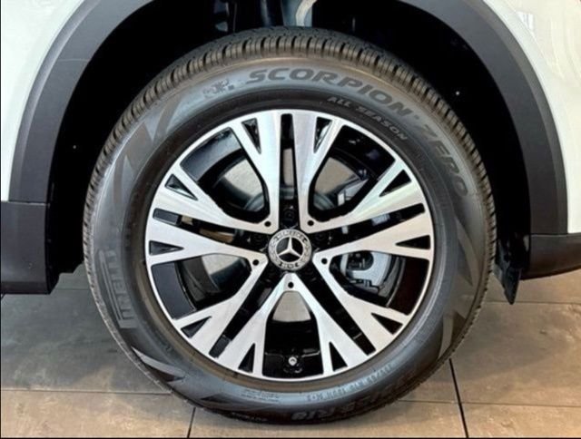 New 2026 Polar White Mercedes-Benz GLB 250 image 24
