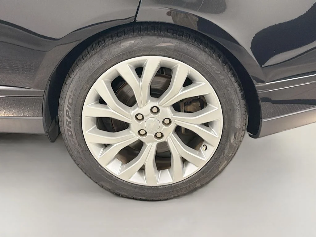 Used 2020  Land Rover HSE image 34