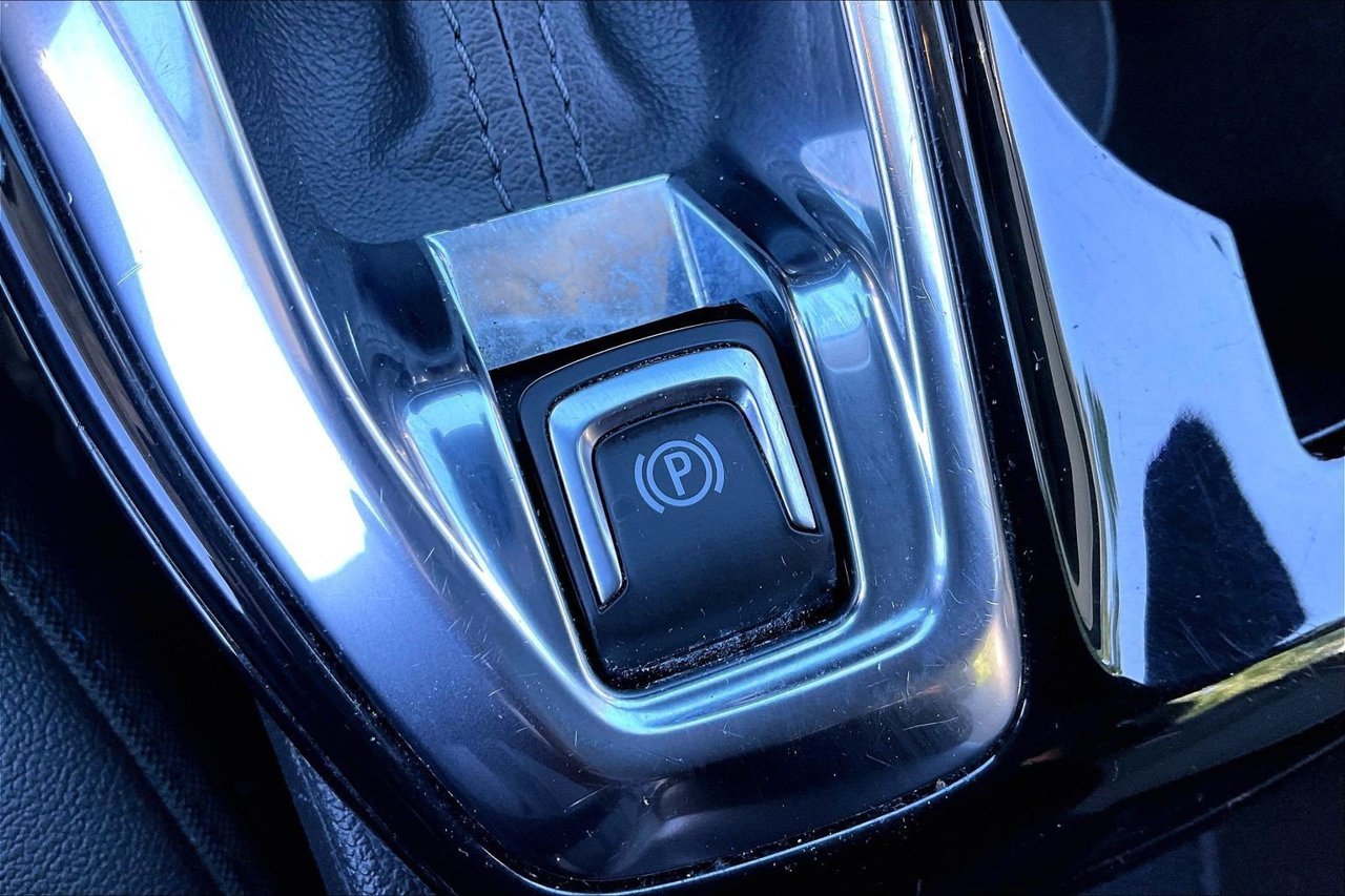 Used 2025 White Chevrolet LT image 26
