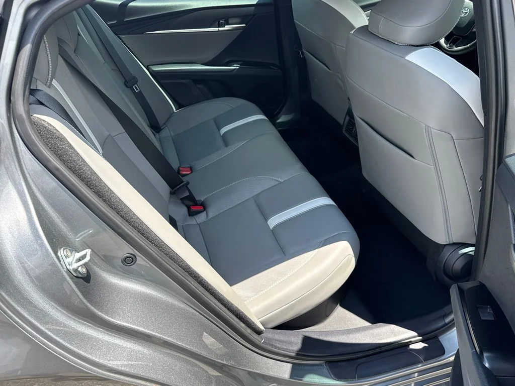 Used 2025  Toyota SE image 15