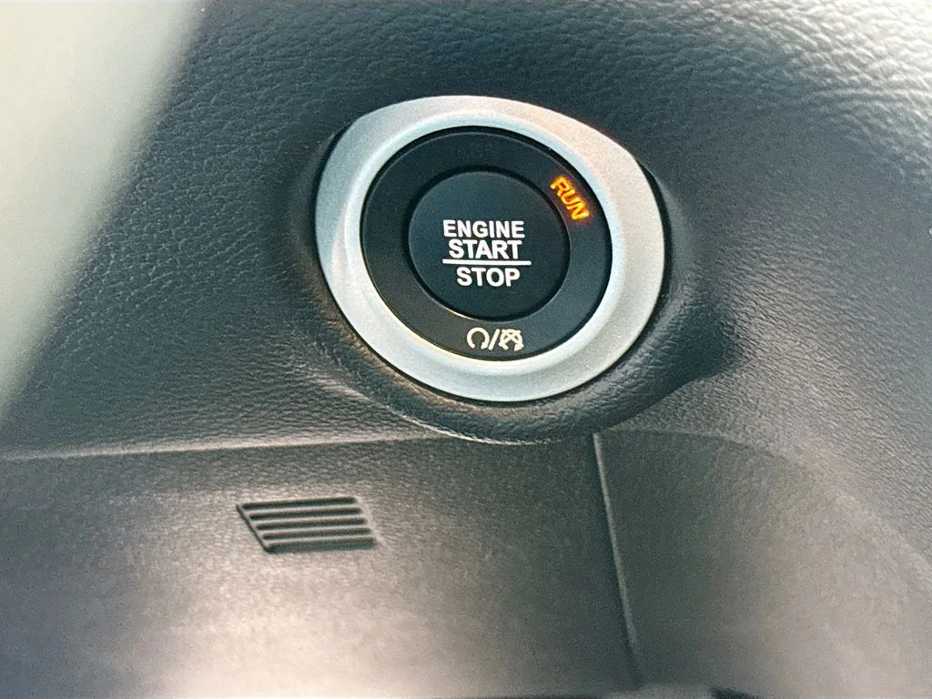 Used 2025 Black Chrysler Select image 22