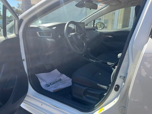 Used 2020 White Toyota LE image 10