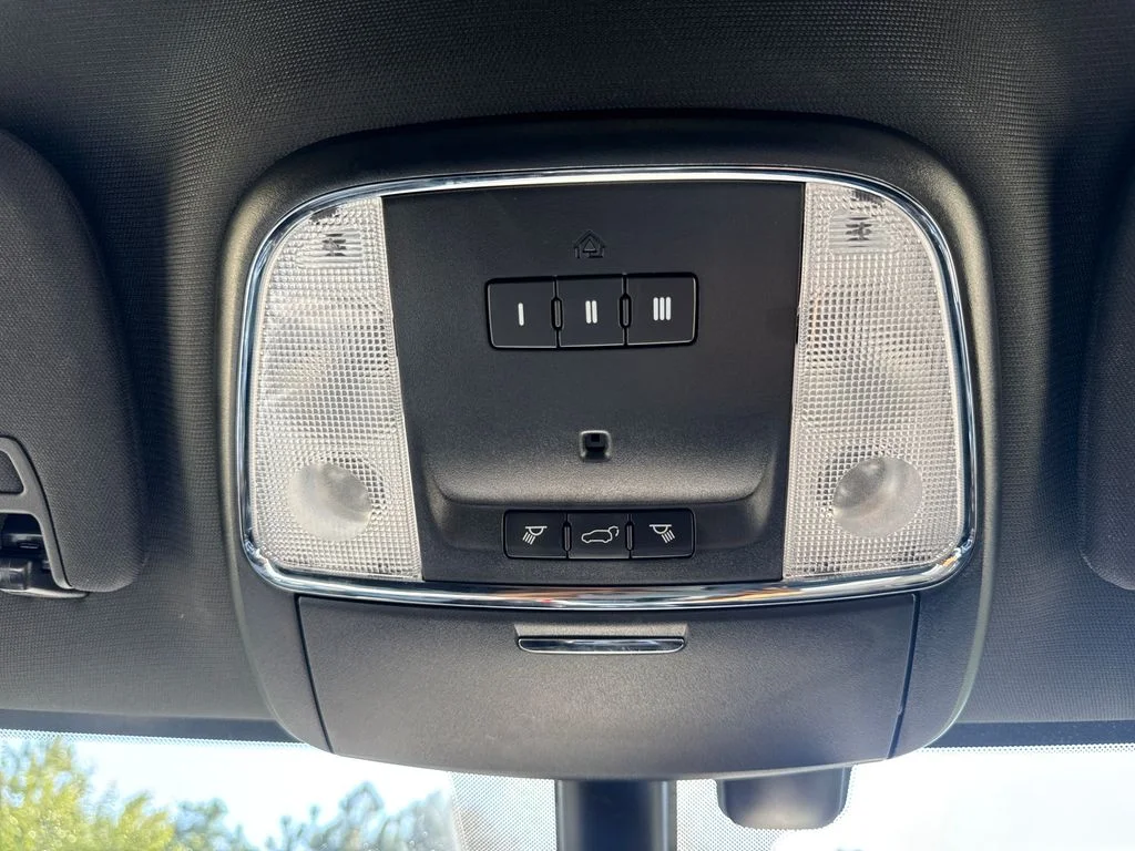 Used 2018 Bright White Clearcoat Jeep Limited image 27