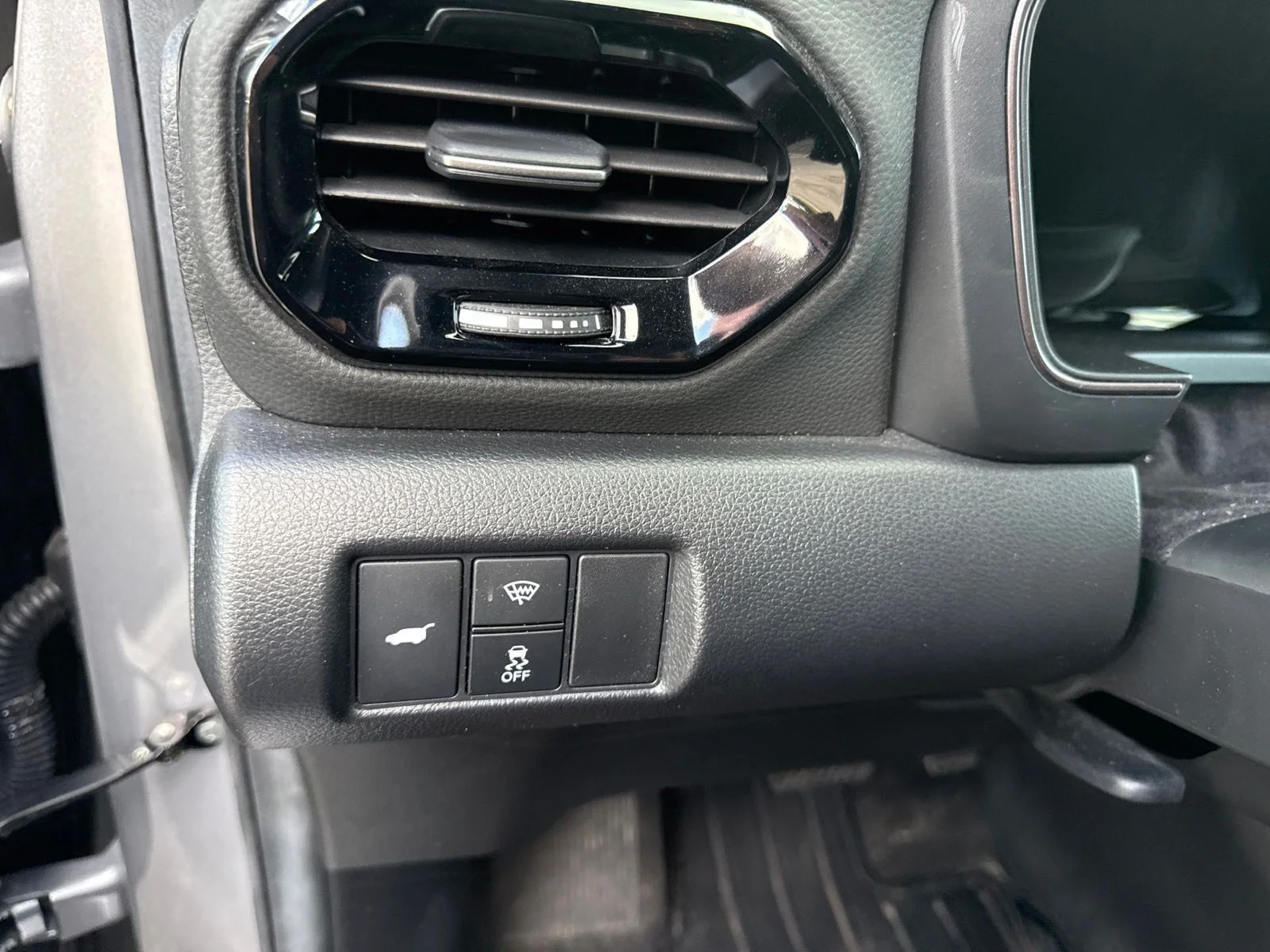 Used 2025 Lunar Silver Metallic Honda TrailSport image 22