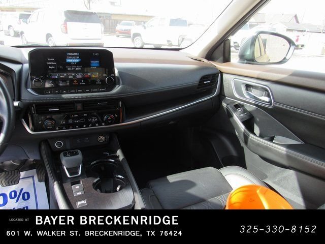 Used 2021 Gray Nissan Platinum image 36
