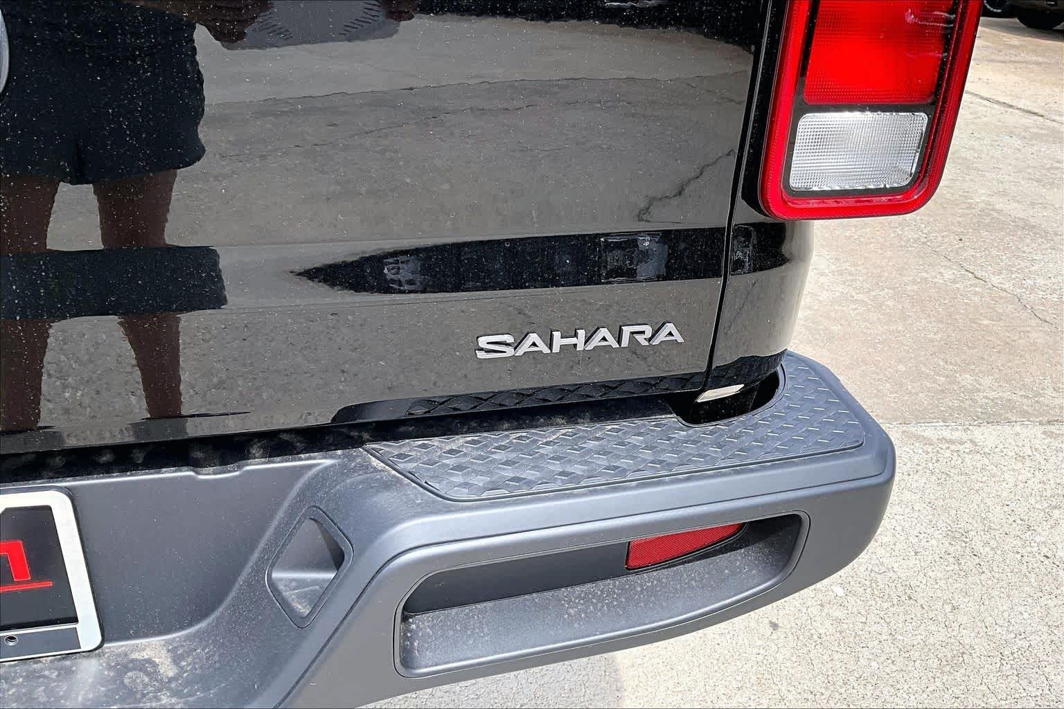 New 2026 Black Clear-Coat Exterior Paint Jeep Sahara image 16