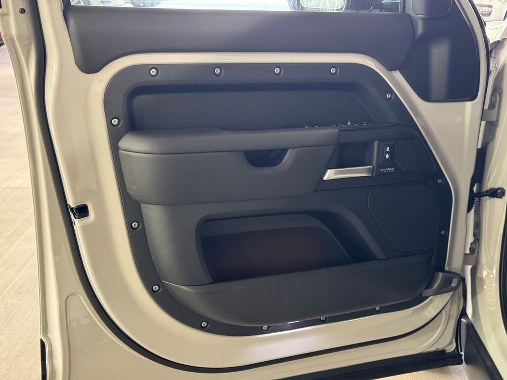 New 2026 Borasco Grey Land Rover X-Dynamic SE image 12