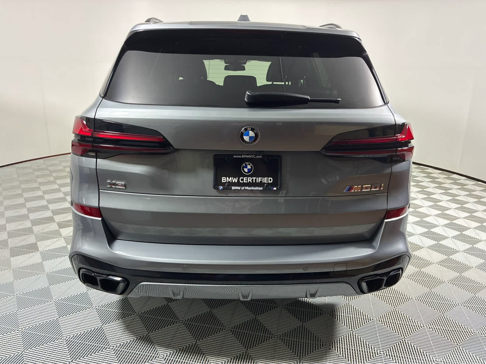 Used 2024 Skyscraper Grey Metallic BMW M60i image 3