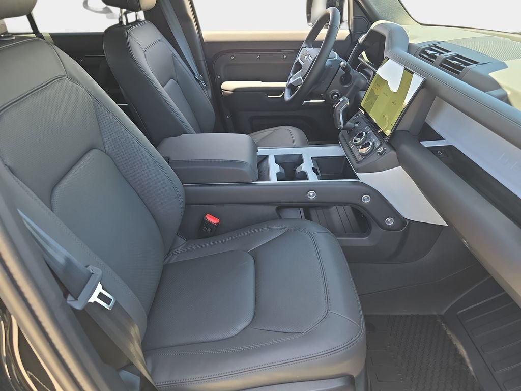 New 2026 Santorini Black Land Rover X-Dynamic SE image 10