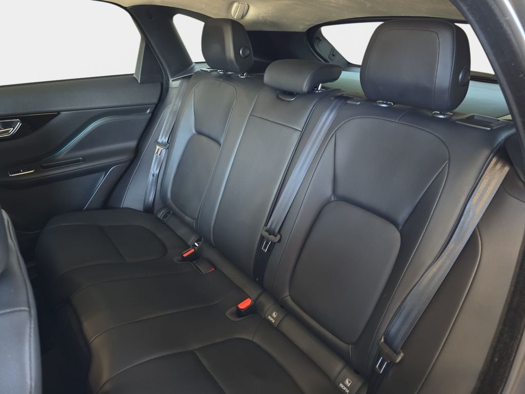 Used 2020  Jaguar 25t image 17