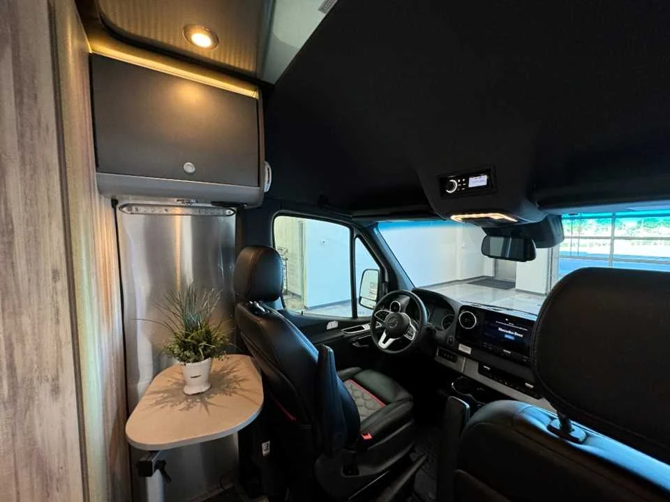 Used 2024 SILVER AIRSTREAM  image 35