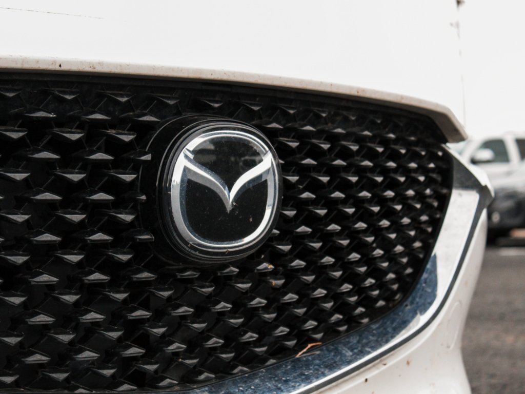 Used 2020 Snowflake White Pearl Mica Mazda Premium Package image 30