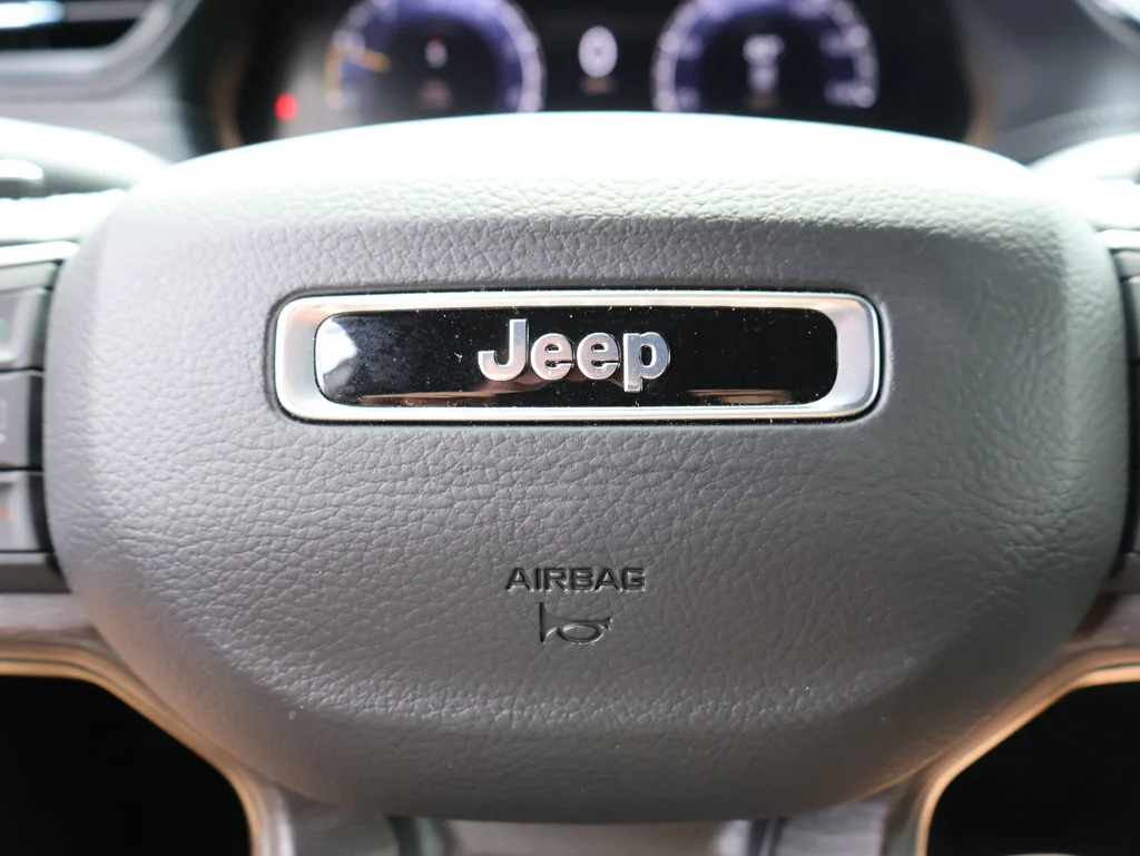 New 2026 Bright White Clear-Coat Exterior Paint Jeep Altitude image 26