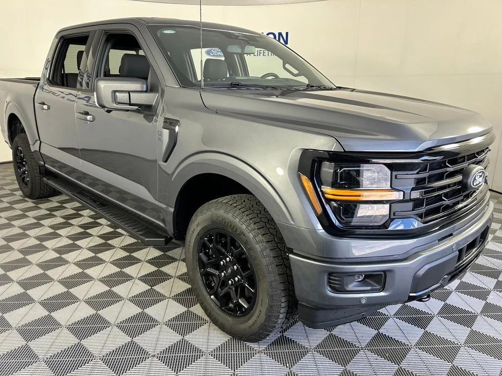 New 2026 Carbonized Gray Metallic Ford XLT image 4
