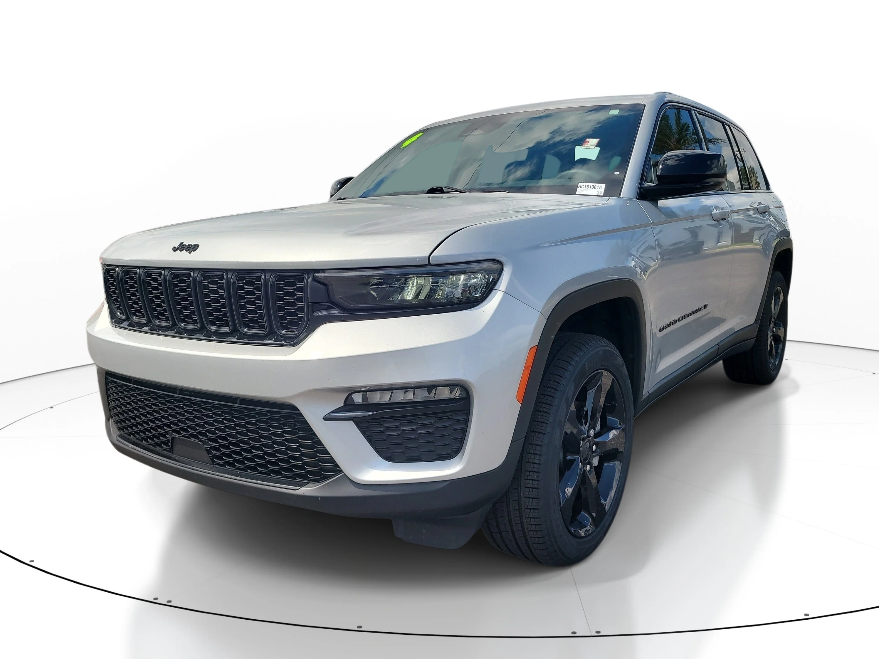 Used 2024 Silver Zynith Jeep Limited image 3