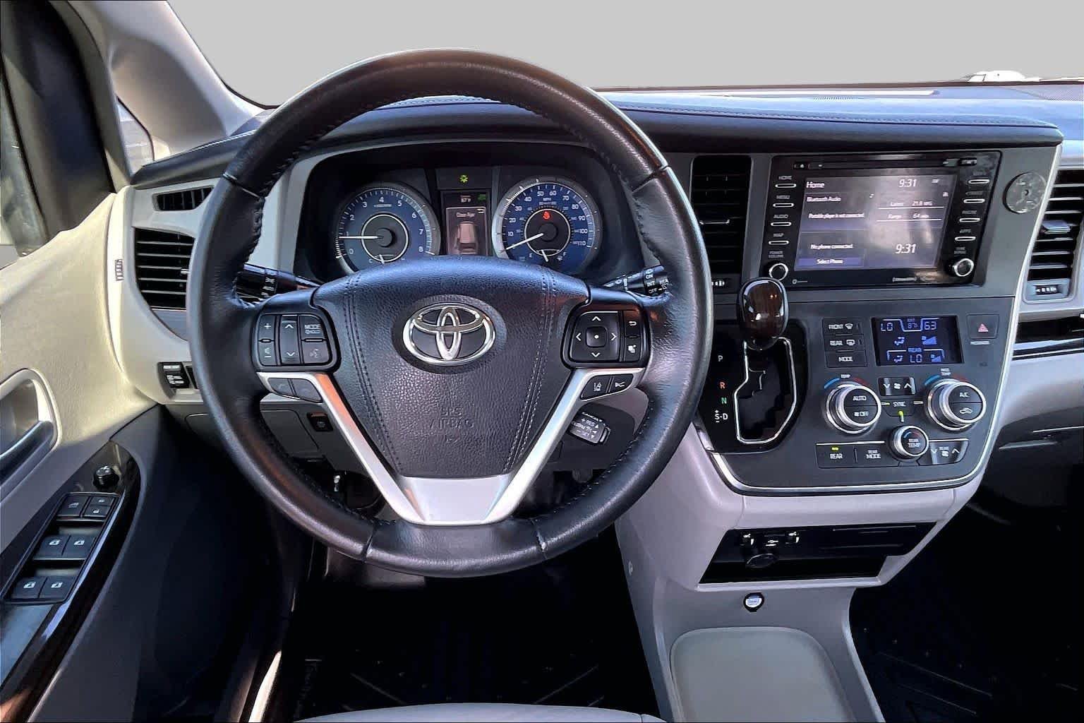 Used 2019 Midnight Black Metallic Toyota XLE Premium image 6
