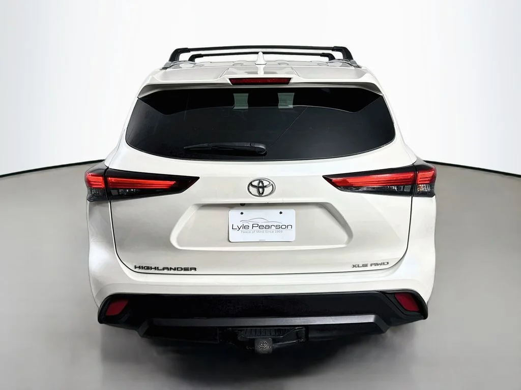 Used 2021 Blizzard Pearl Toyota XLE image 10