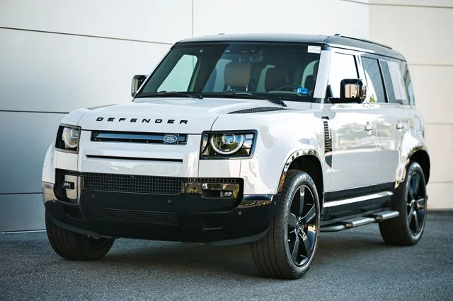 2026 Land Rover Defender 110 X-Dynamic SE P400's photo
