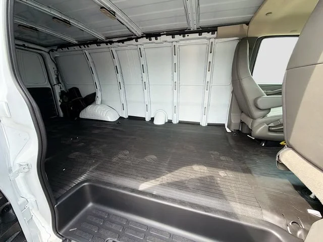2025 Chevrolet Express Cargo Work Van - Photo 27