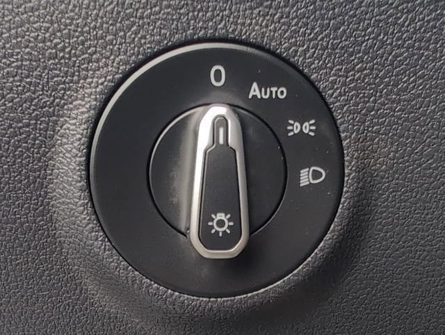 2025 Volkswagen Taos SE - Photo 17