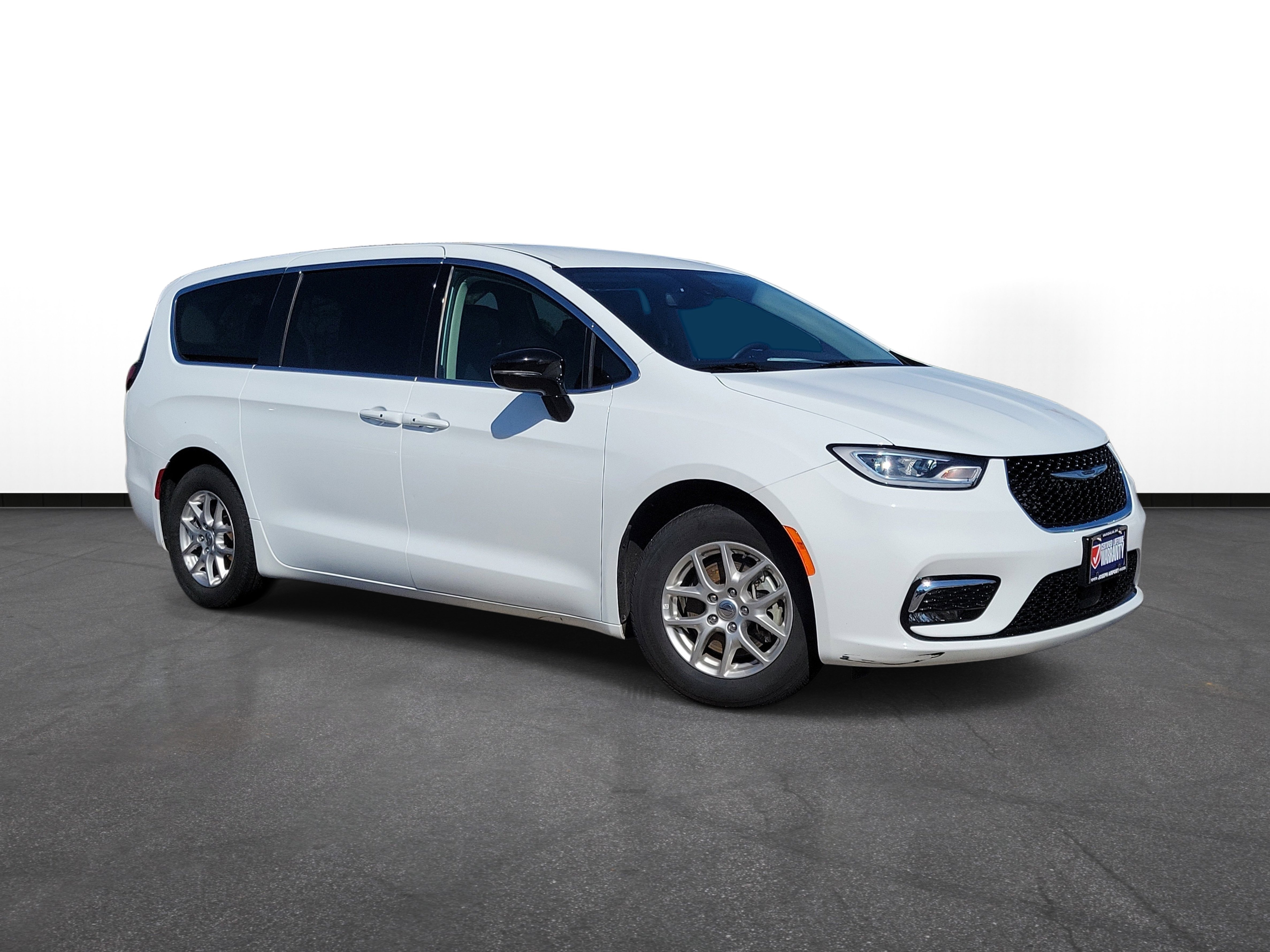 2024 Chrysler Pacifica Touring L's photo
